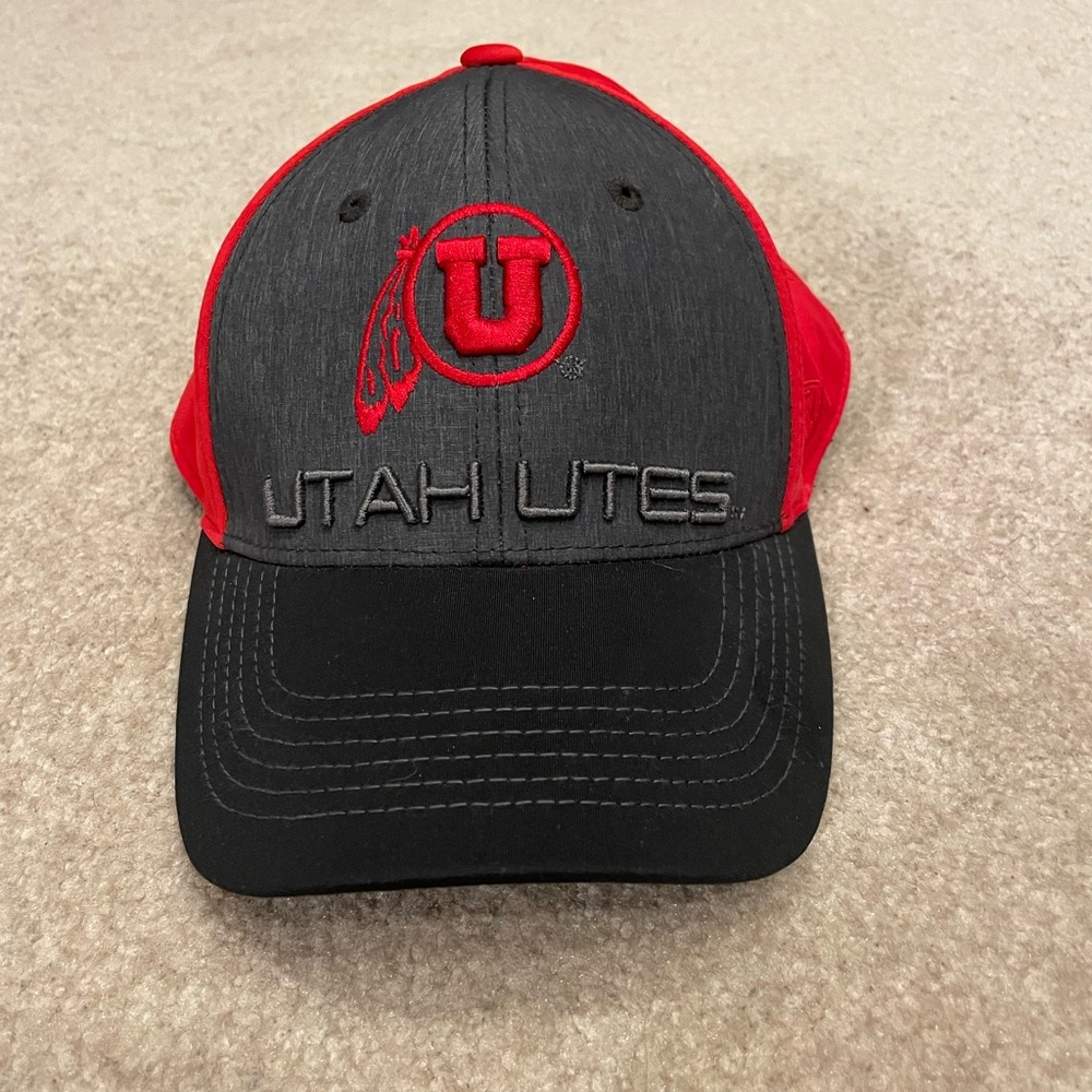 Men’s red and black Utah Utes hat